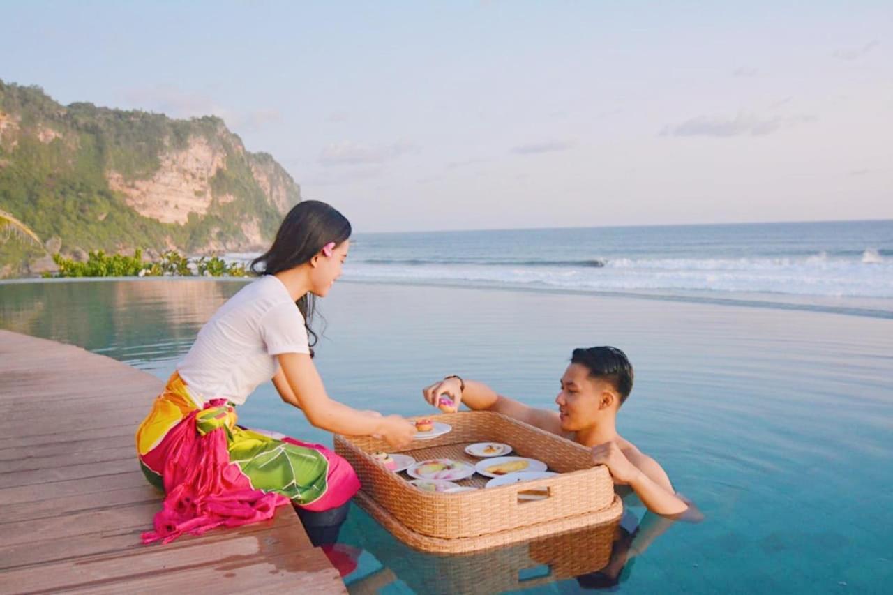 Queen Of The South Beach Resort Yogyakarta Exterior foto