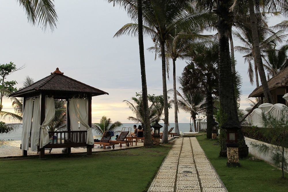 Queen Of The South Beach Resort Yogyakarta Exterior foto